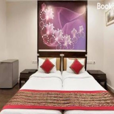 Hotel Loto - Sector 66 Noida Exteriör bild