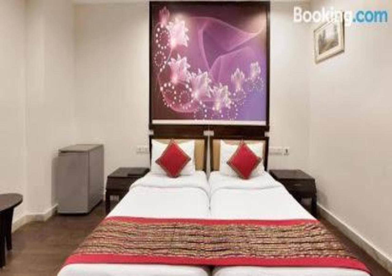 Hotel Loto - Sector 66 Noida Exteriör bild