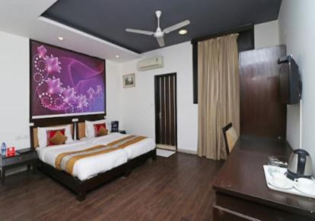 Hotel Loto - Sector 66 Noida Exteriör bild
