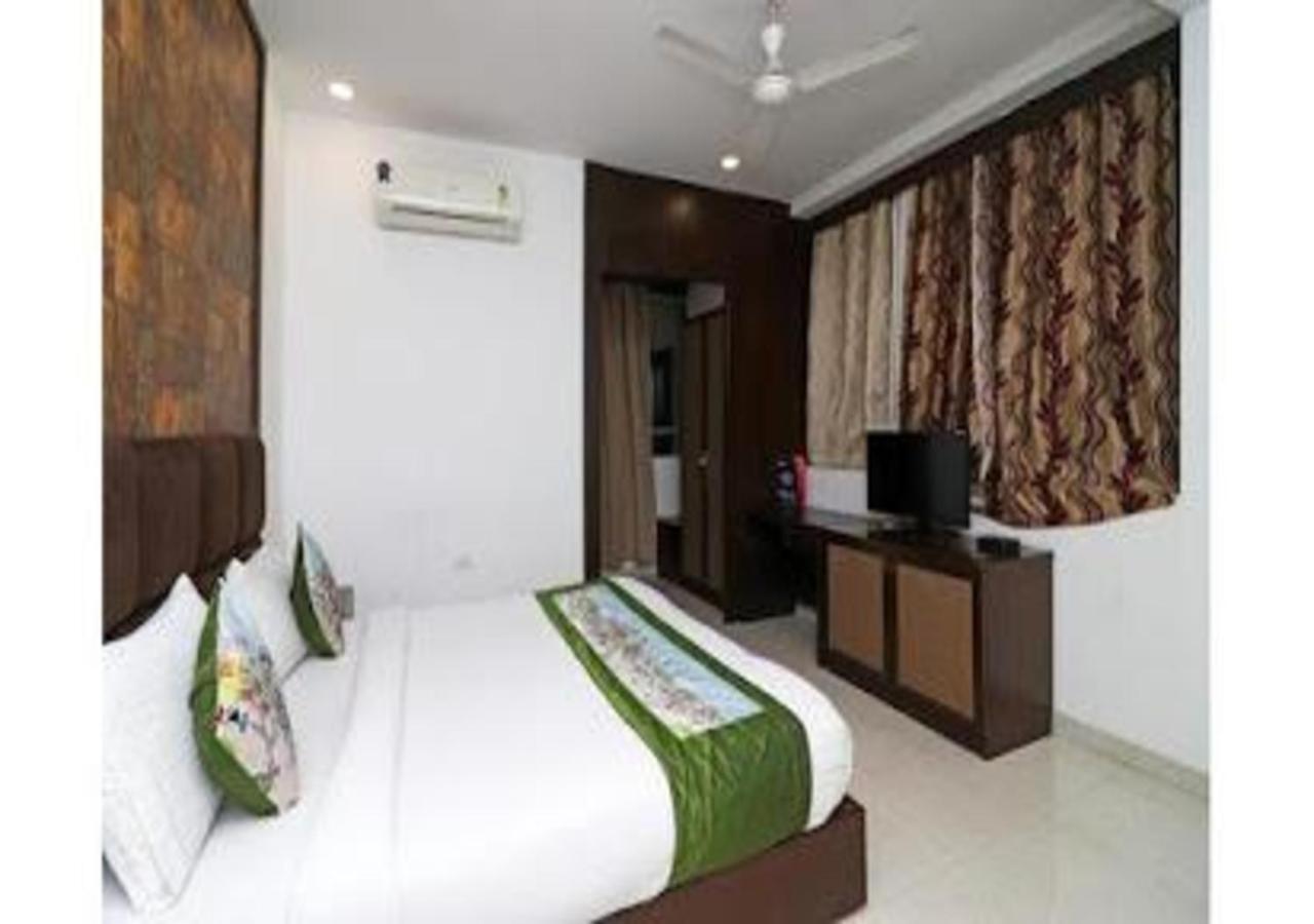 Hotel Loto - Sector 66 Noida Exteriör bild