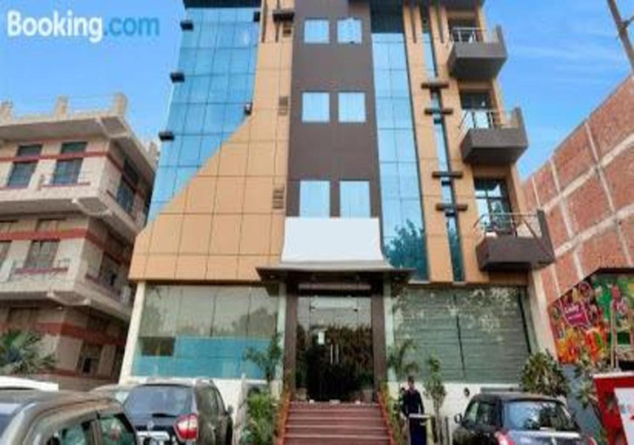 Hotel Loto - Sector 66 Noida Exteriör bild