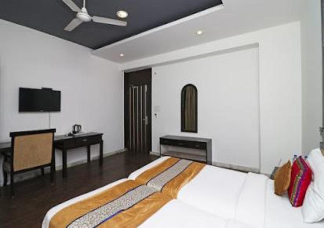 Hotel Loto - Sector 66 Noida Exteriör bild