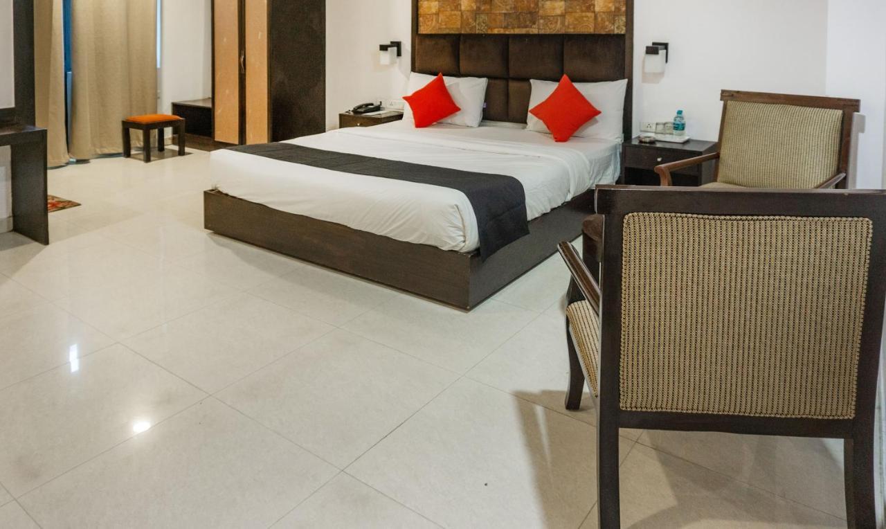 Hotel Loto - Sector 66 Noida Exteriör bild